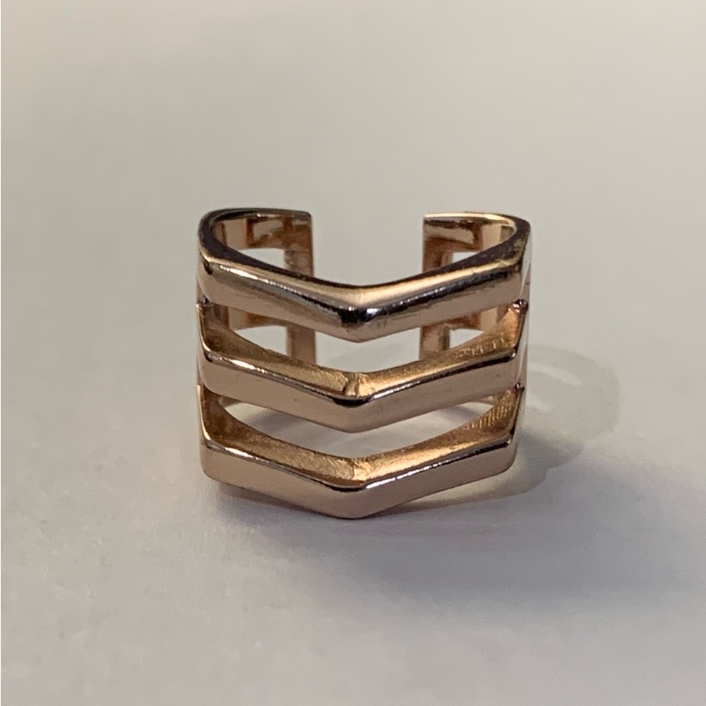 Rose gold plated ring. Size 6